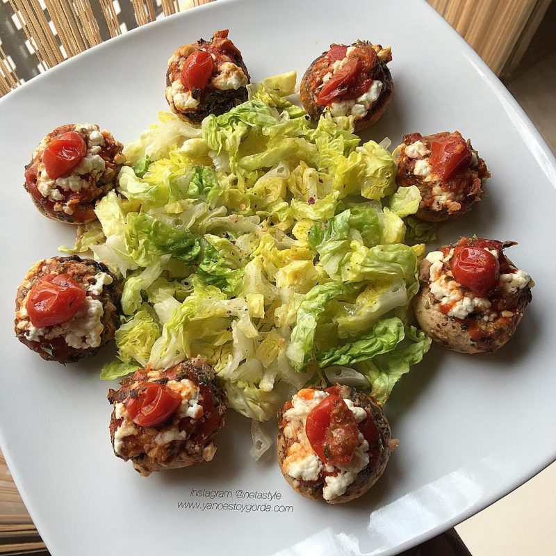 Champiñones rellenos de atún al microondas