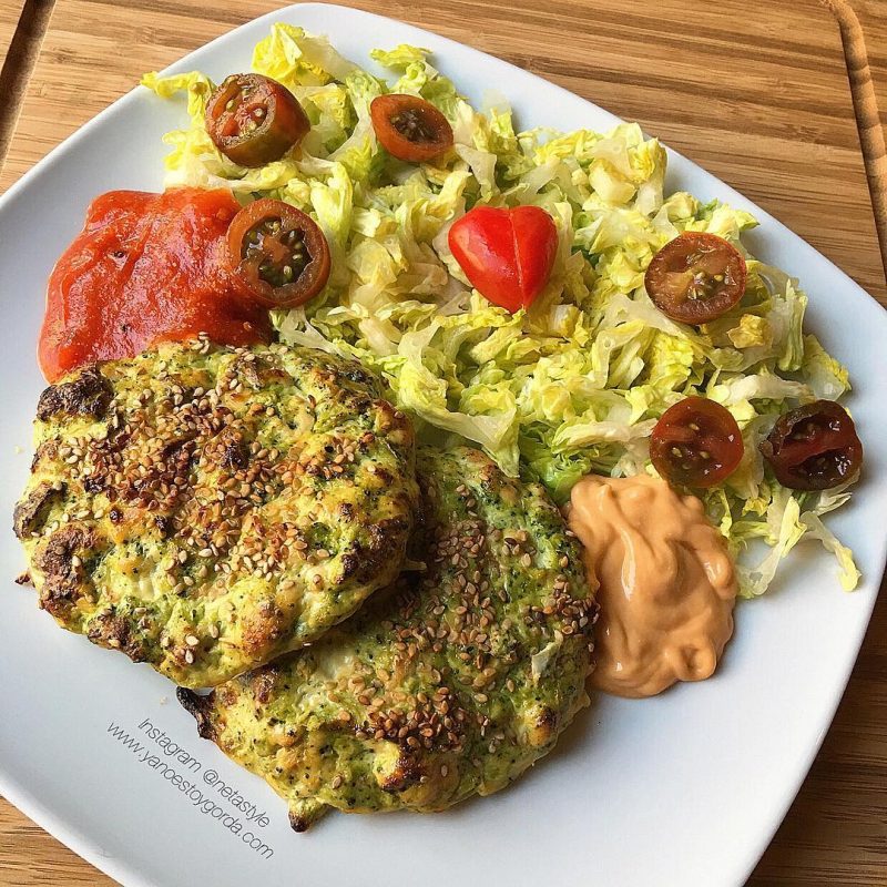 Hamburguesas de brócoli y pollo "fit"