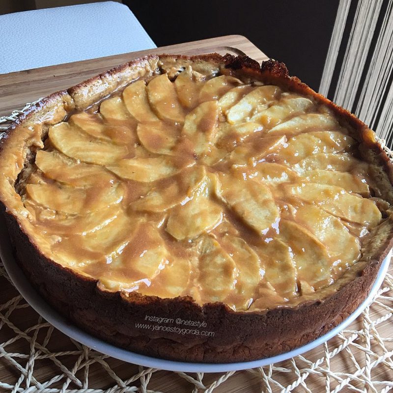 Pastel cremoso de manzana