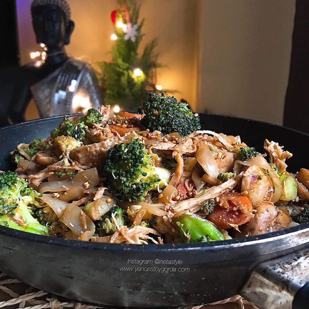 wok de verduras con fettuccine konjac