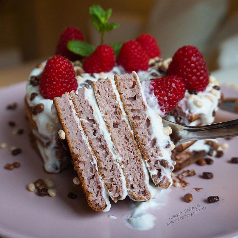 Esponjosas tortitas de avena y frambuesas