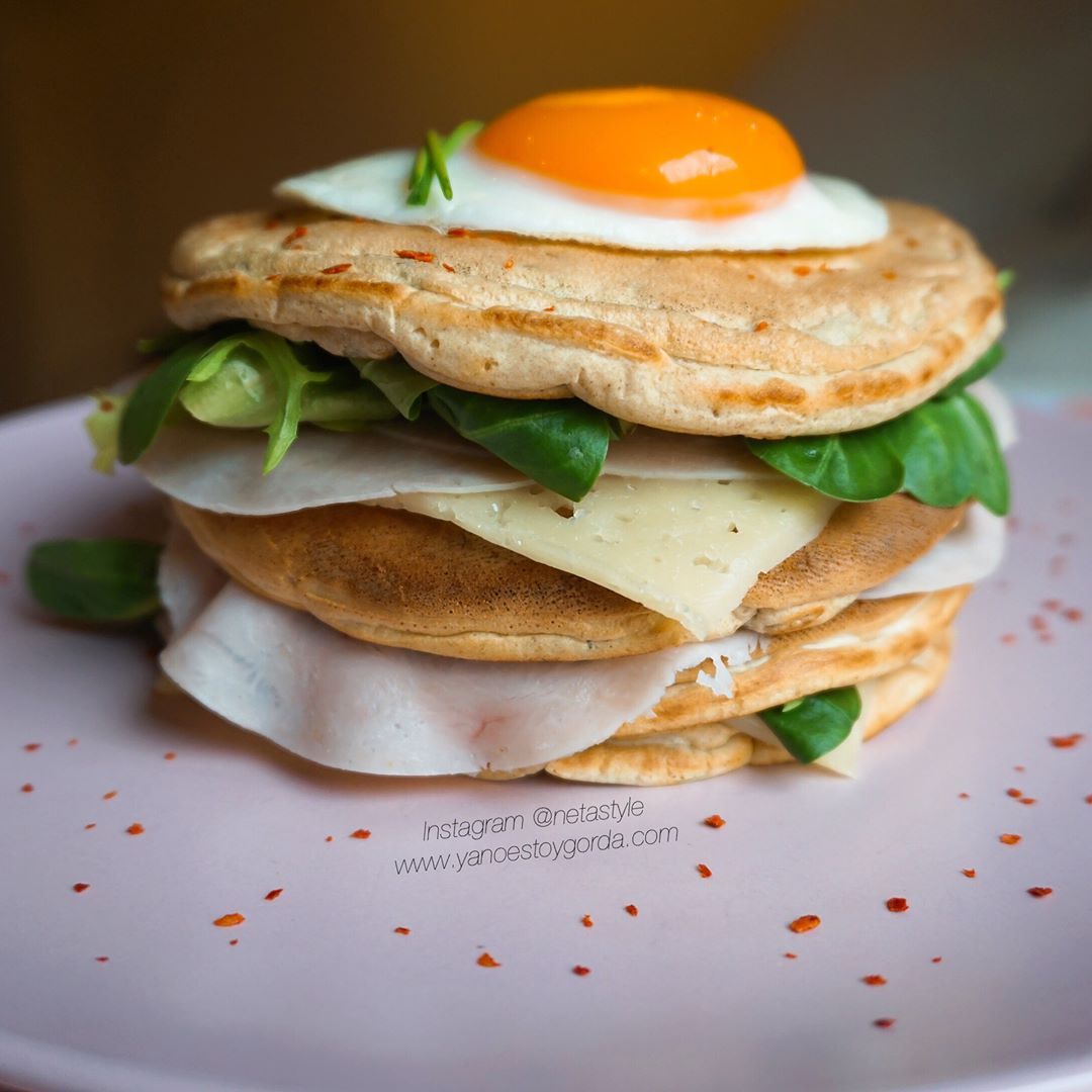 Esponjosas tortitas de avena "a lo sandwich vegetal"