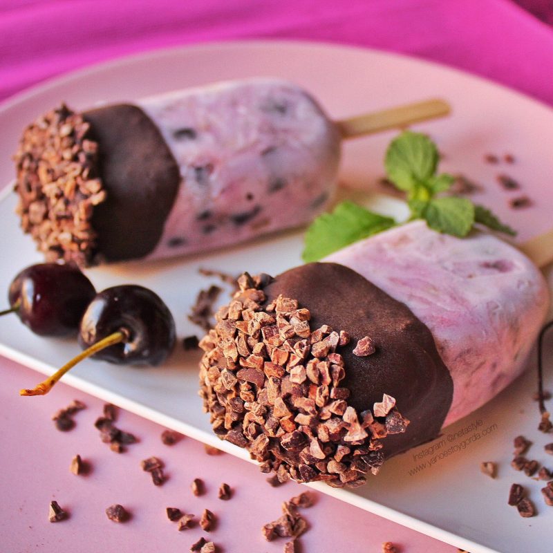 HELADO CREMOSO DE CEREZAS Y CACAO