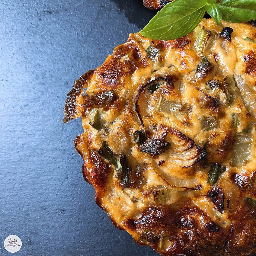 Tartaletas de apio y espárragos con queso