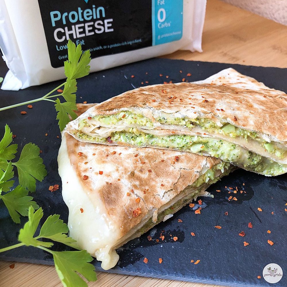 QUESADILLA DE QUINOA RELLENA DE BRÓCOLI Y QUESO