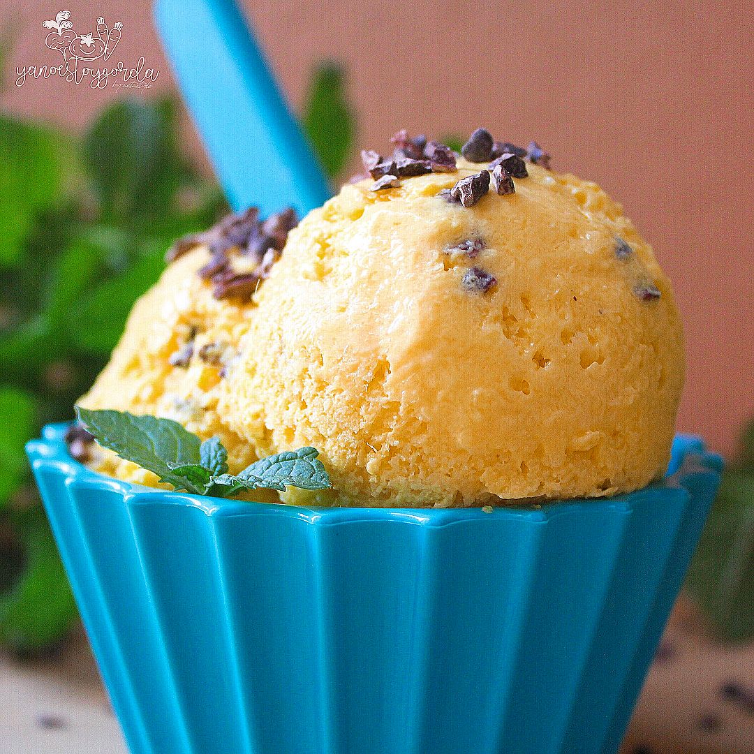 Helado cremoso de mango y yogur