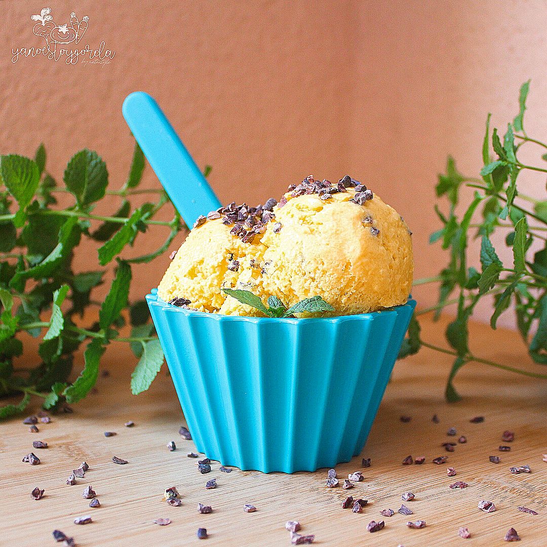 Helado cremoso de mango y yogur
