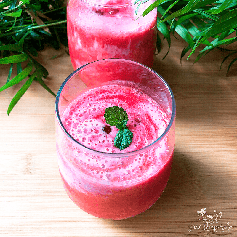 BATIDO DE PLÁTANO Y FRESA