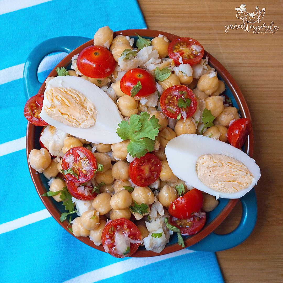 ensalada de garbanzos y merluza