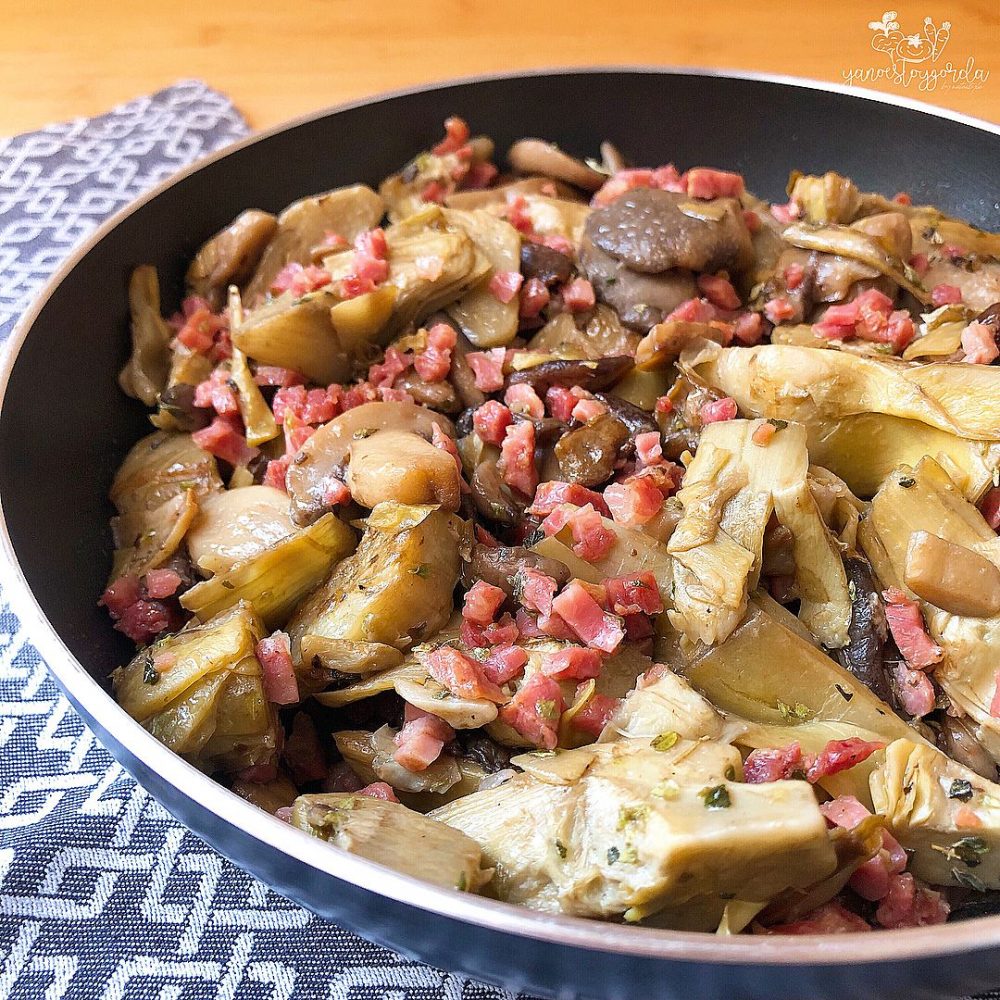 ALCACHOFAS CON SETAS Y JAMÓN