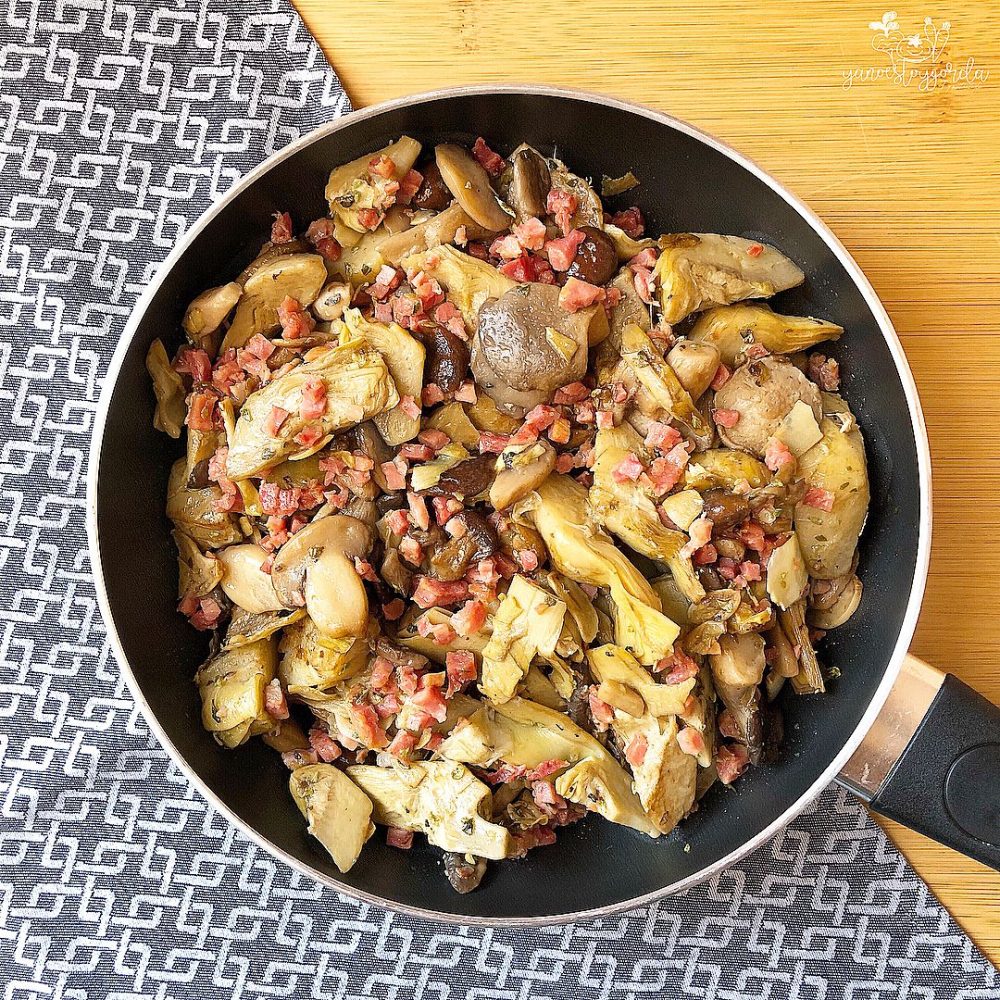 ALCACHOFAS CON SETAS Y JAMÓN