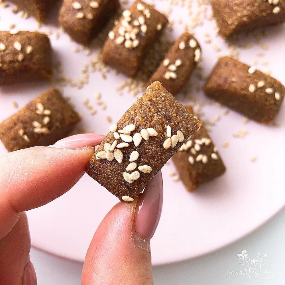 Bocaditos de dátil al cacahuete
