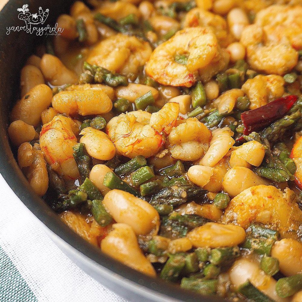 Judías blancas con trigueros y gambones