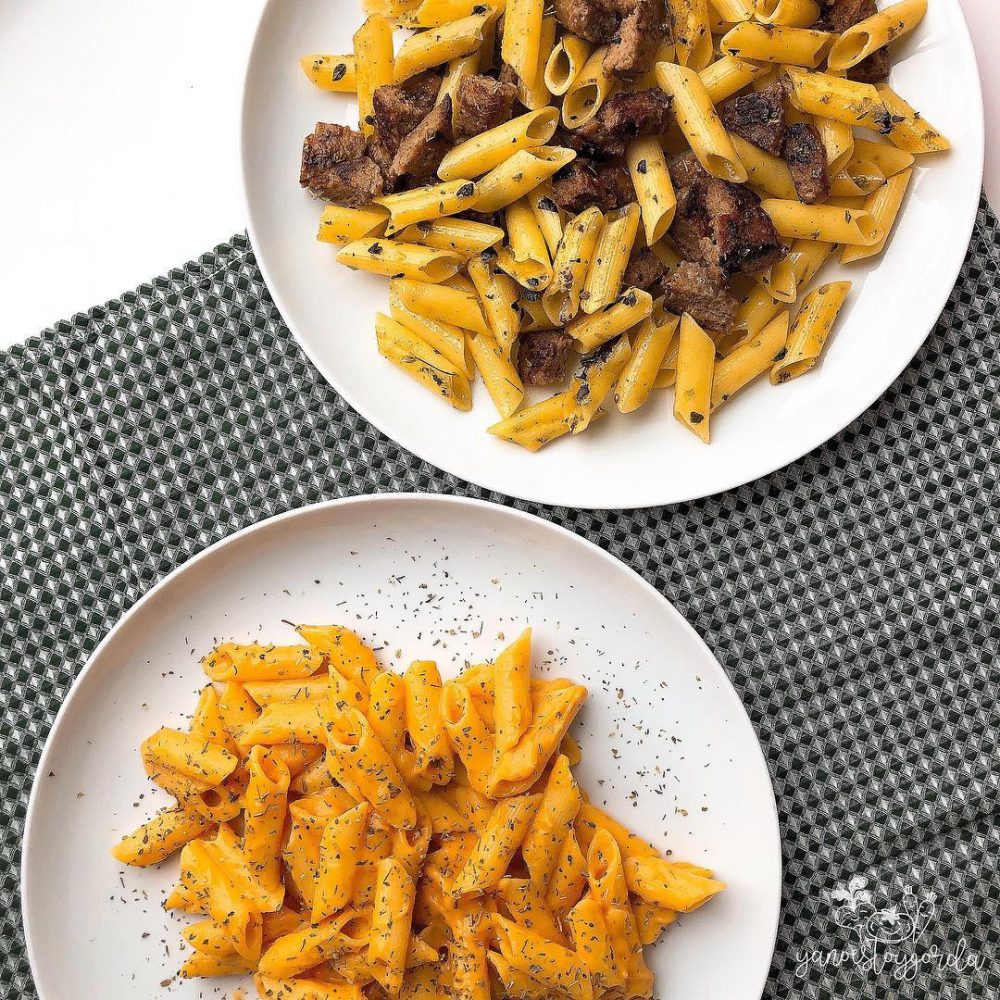 Pasta con crema de zanahorias asadas