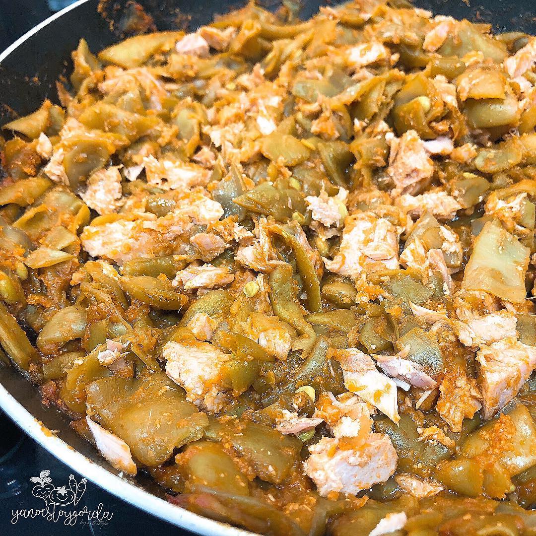 judías verdes con tomate y atún