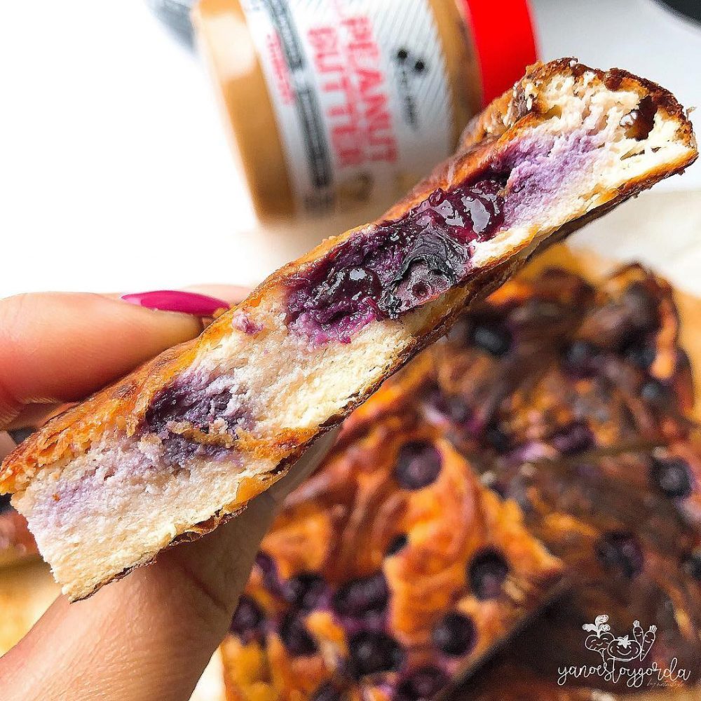Cheesecake de cacahuetes y arándanos