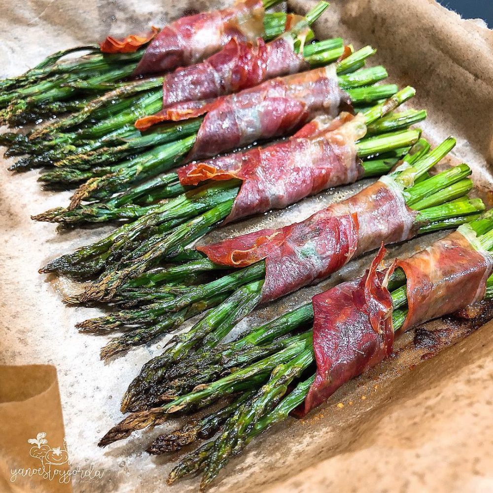 Espárragos trigueros con jamón