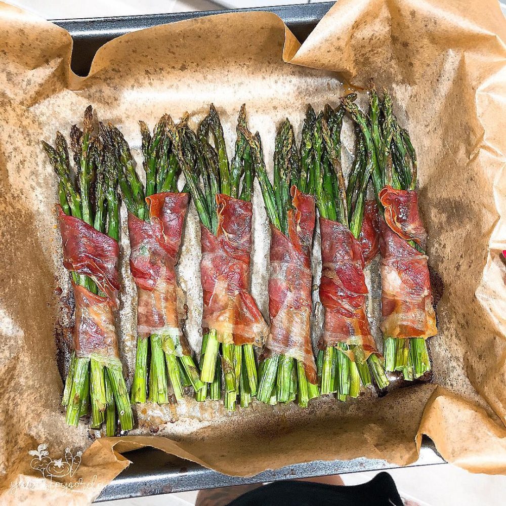 Espárragos trigueros con jamón