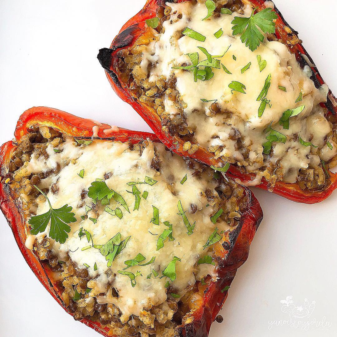 Pimientos rellenos de lentejas y arroz