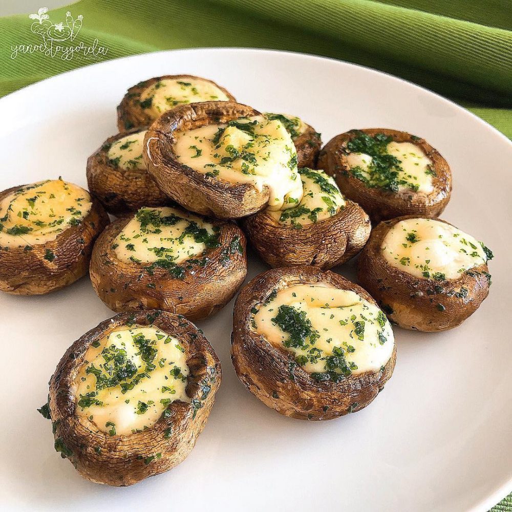 CHAMPIÑONES RELLENOS DE QUESO