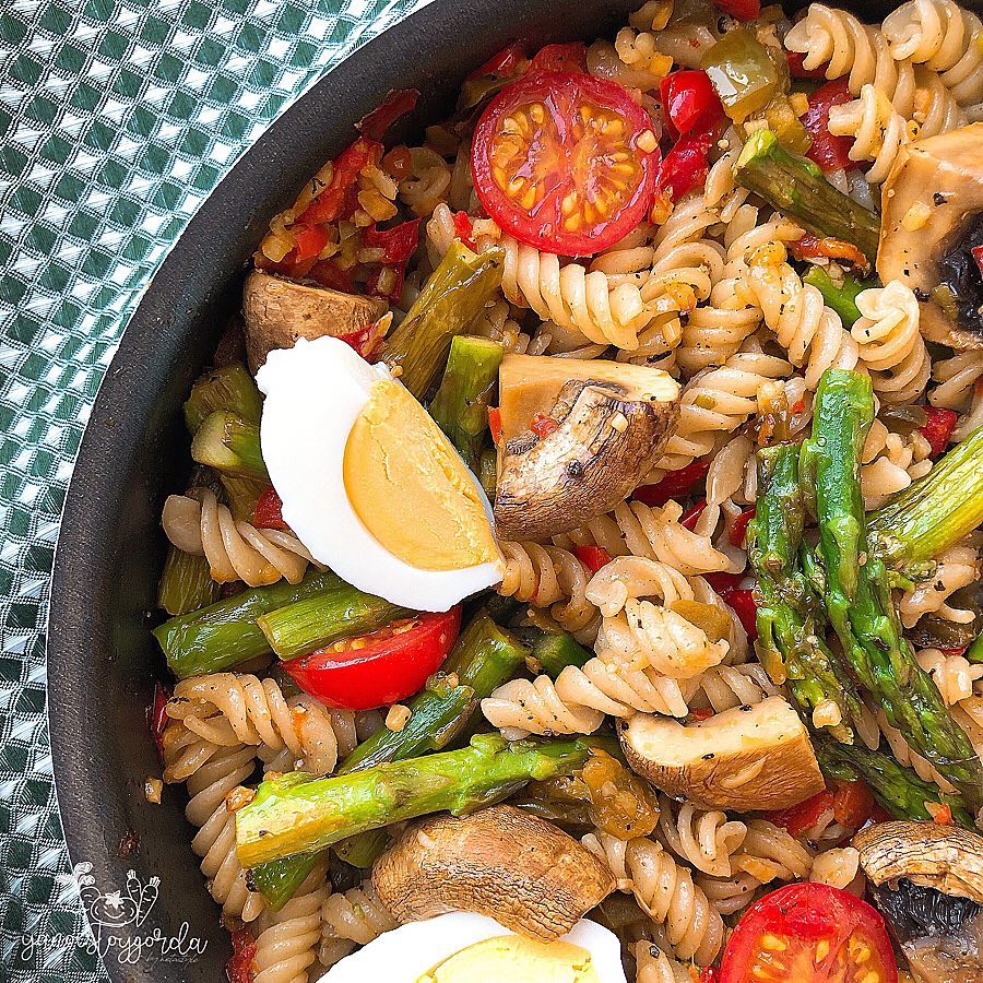 pasta de arroz integral con verduras