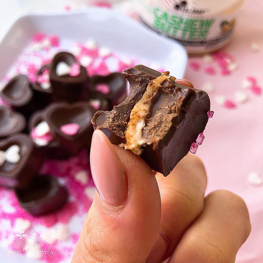 bombones de cacao rellenos de manteca de anacardos