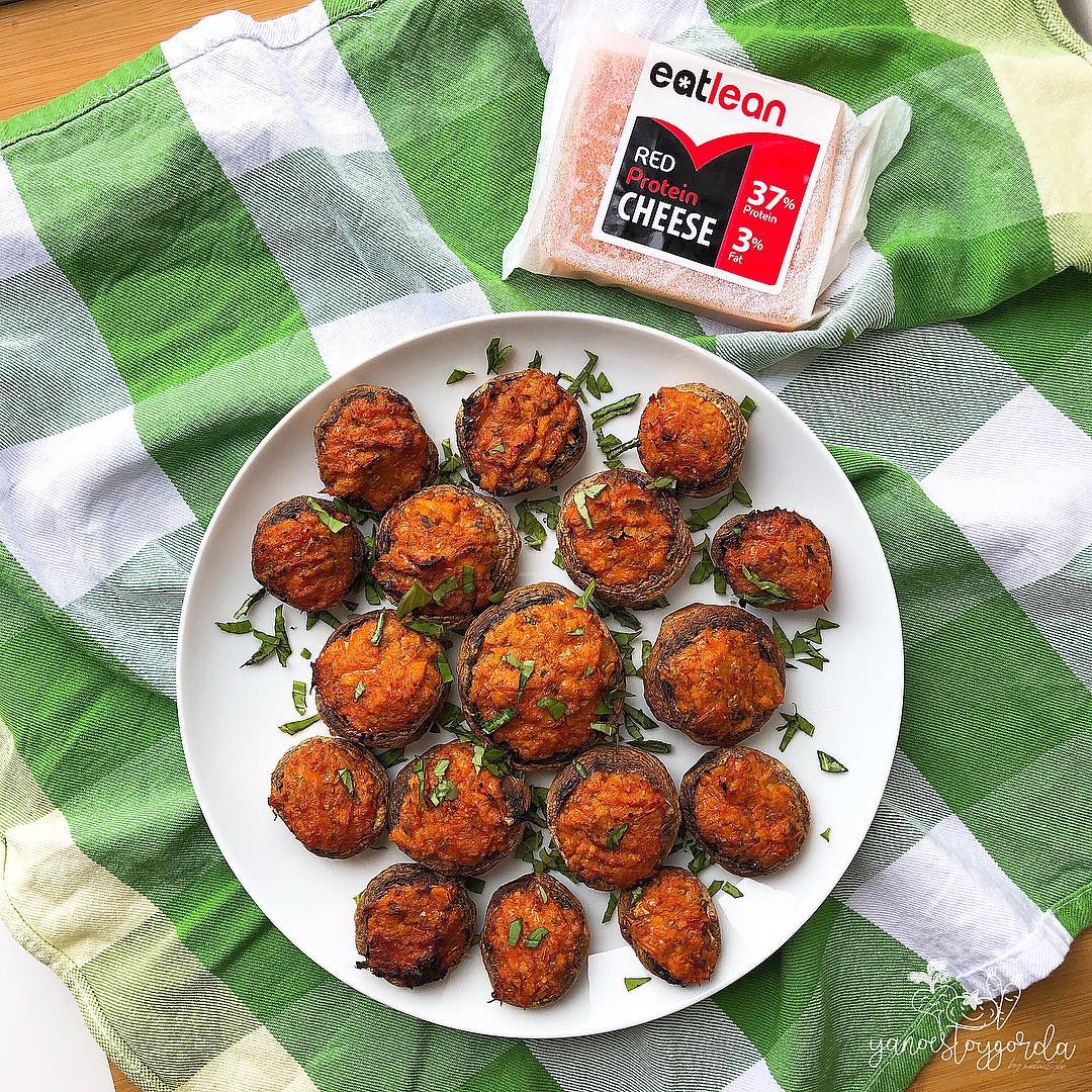 champiñones rellenos de atún y tomate