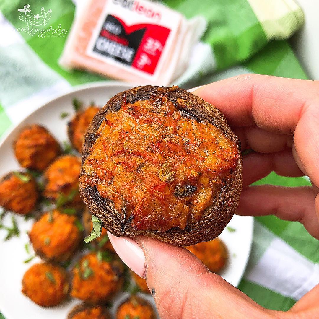 champiñones rellenos de atún y tomate