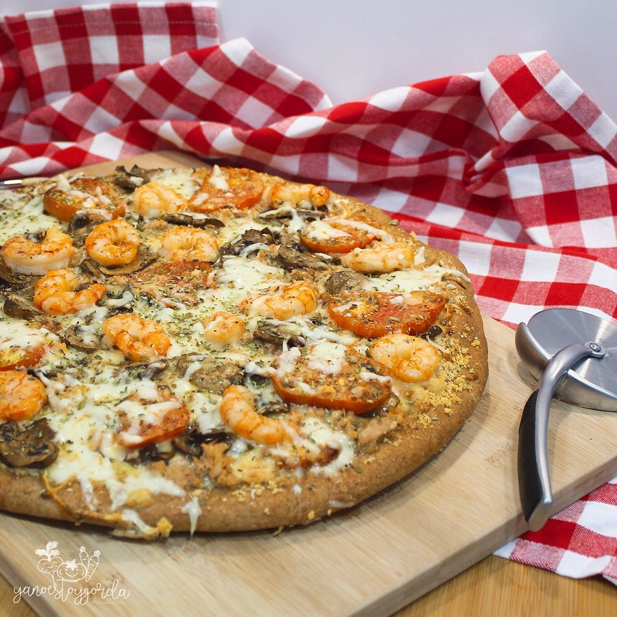 pizza familiar integral masa clásica con frutos del mar