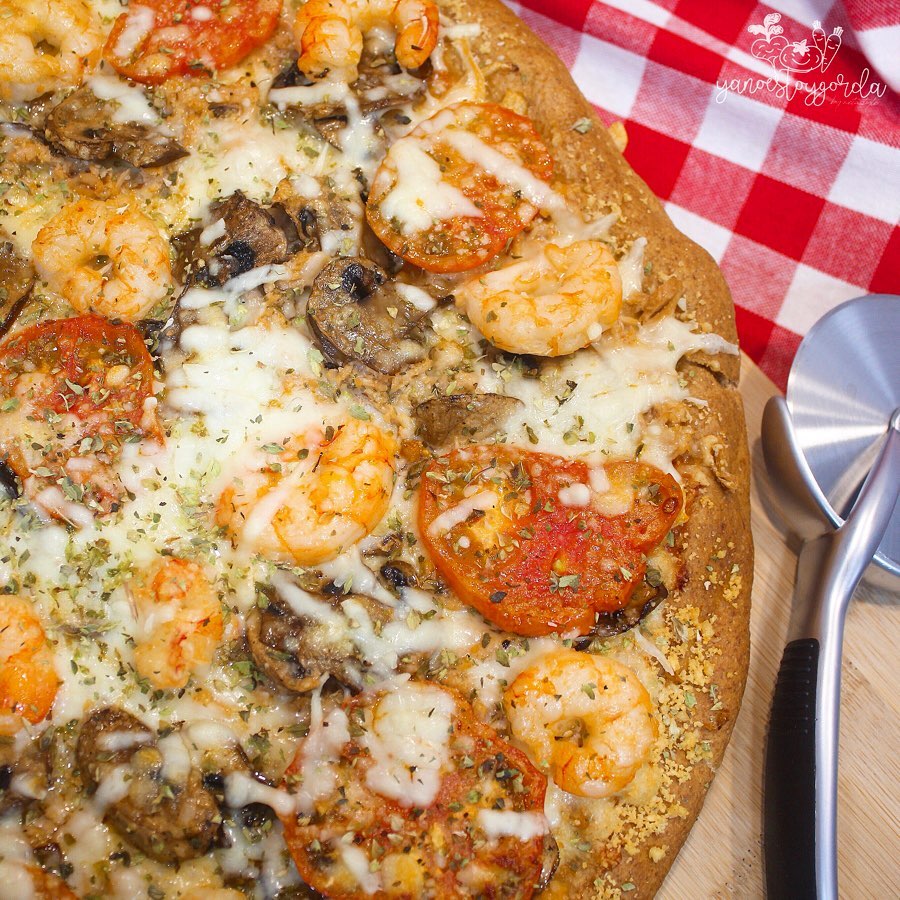 pizza familiar integral masa clásica con frutos del mar