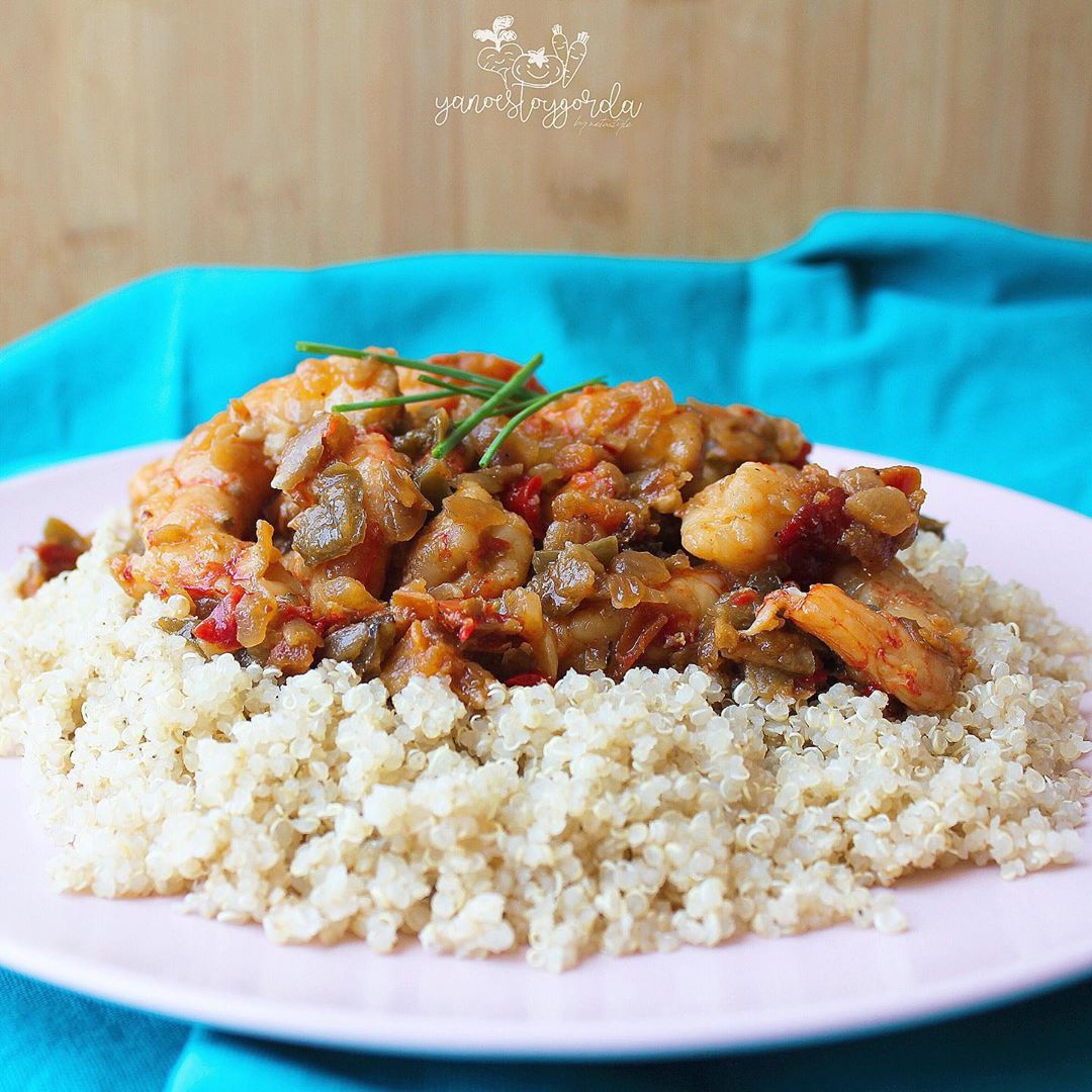 gambones con pimientos y quinoa