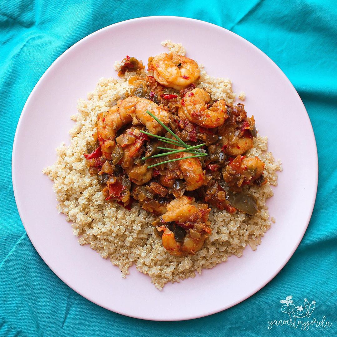 gambones con pimientos y quinoa