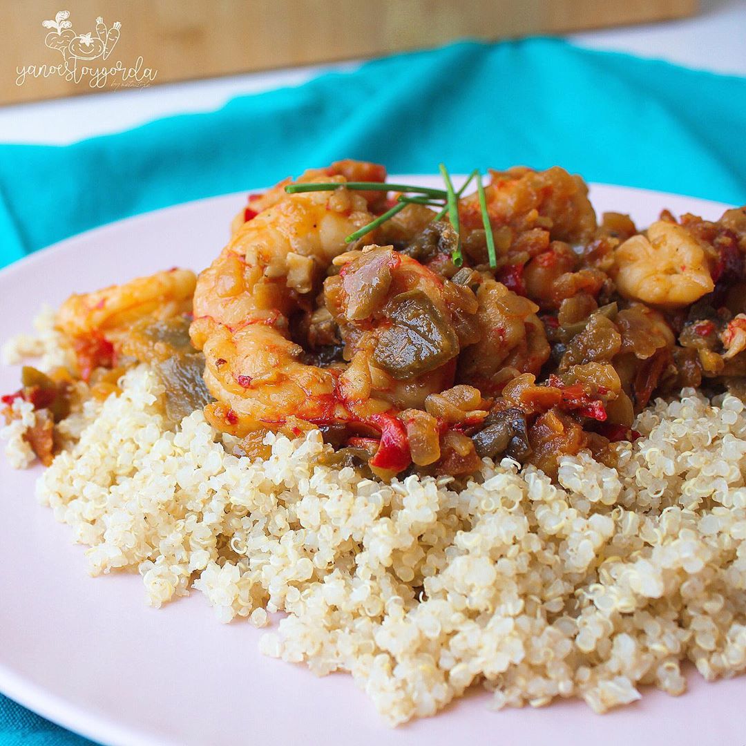 gambones con pimientos y quinoa