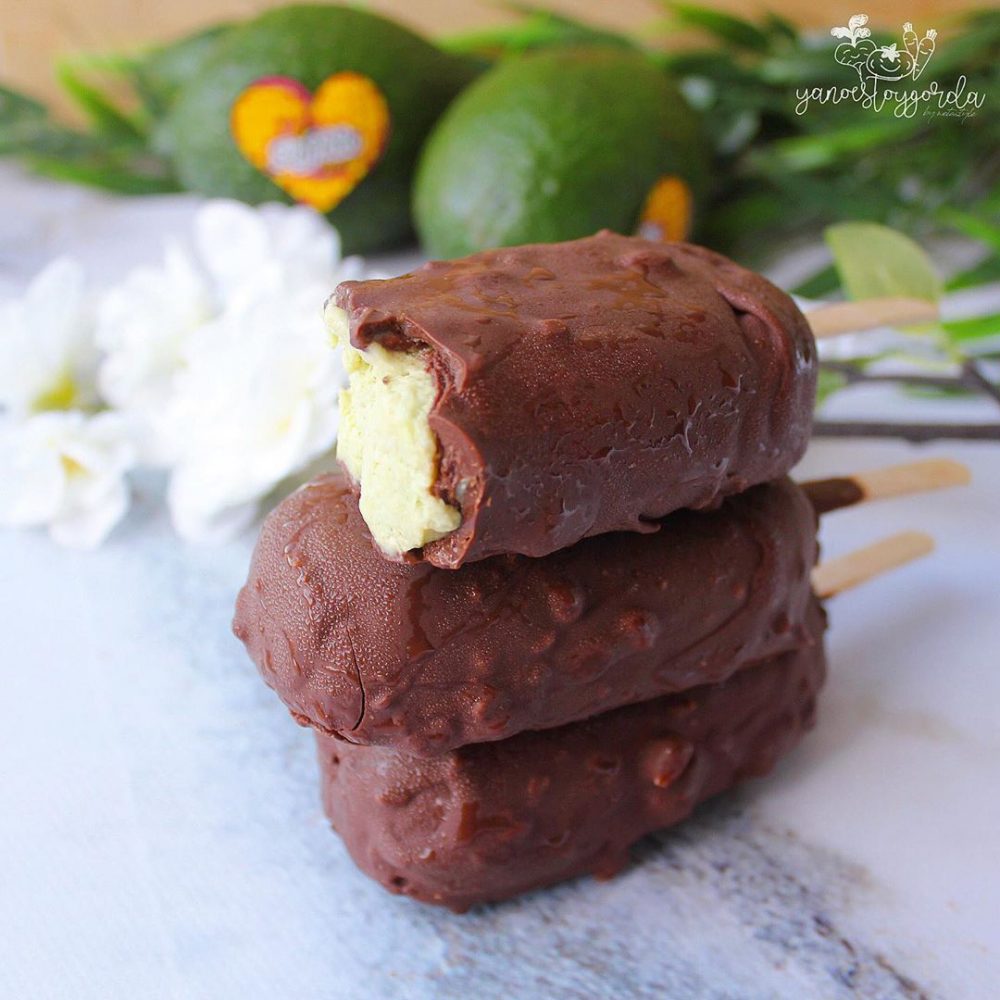 HELADO DE AGUACATE Y PLÁTANO CON NUECES