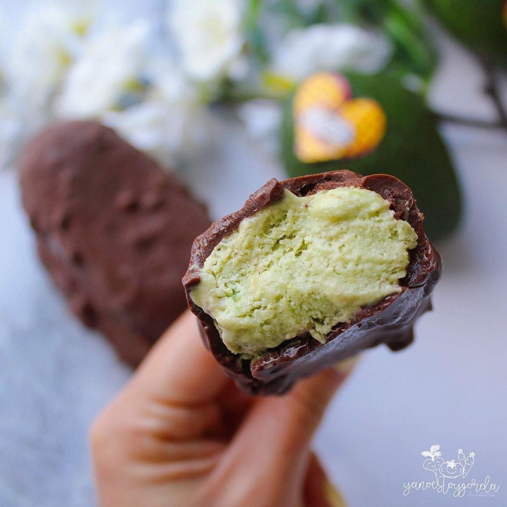 HELADO DE AGUACATE Y PLÁTANO CON NUECES
