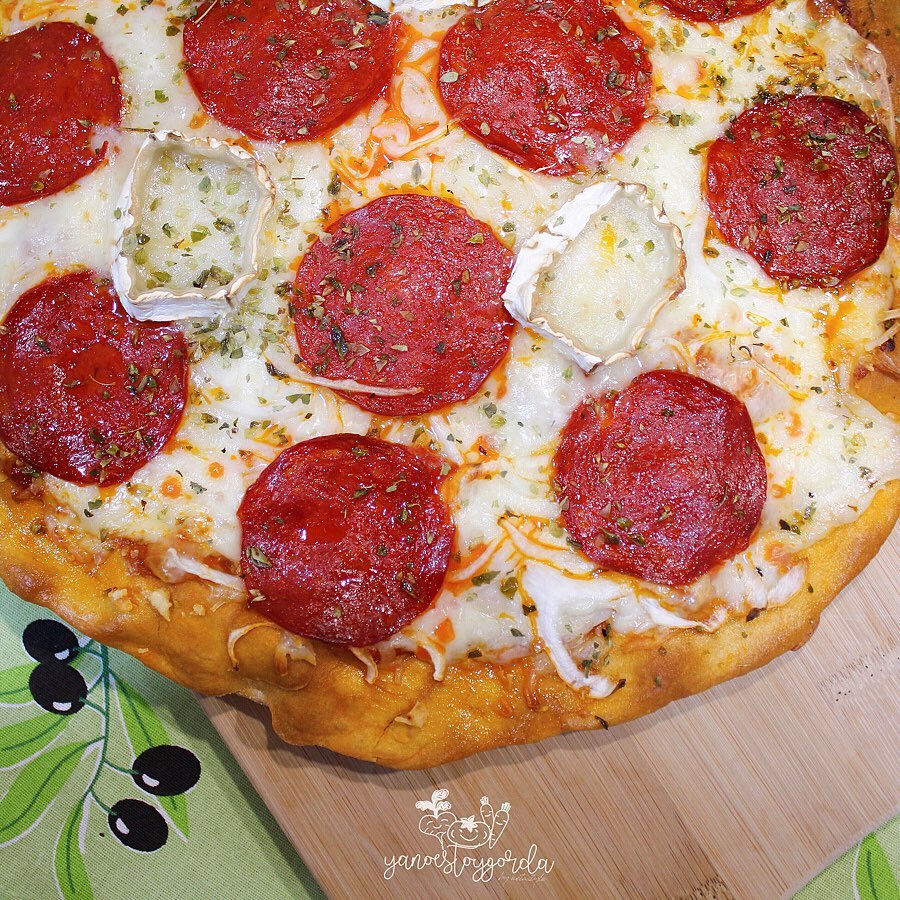 pizza familiar de trigo integral masa clásica con pepperoni