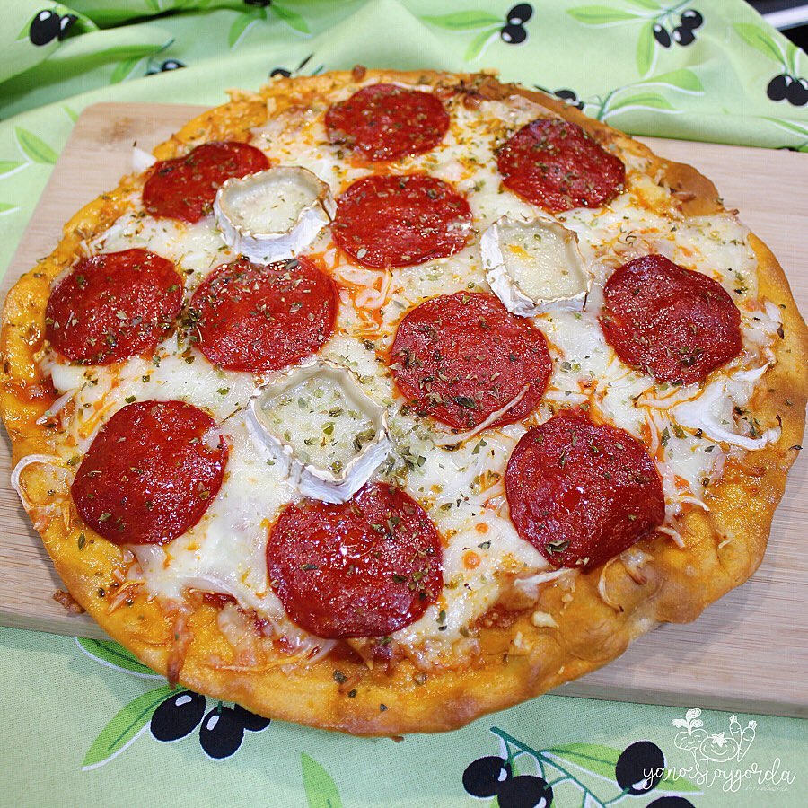 pizza familiar de trigo integral masa clásica con pepperoni