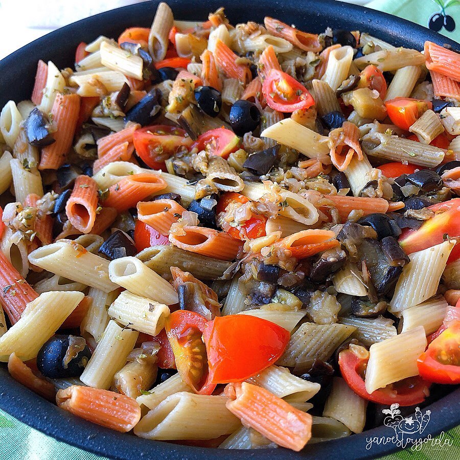 PASTA CON BERENJENAS Y ACEITUNAS