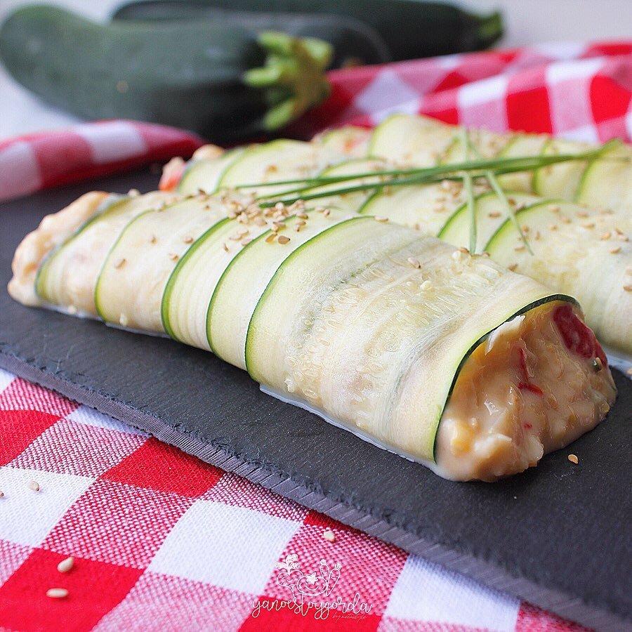 canelones de calabacín rellenos de crema de garbanzos