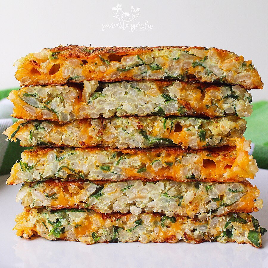 tortas de arroz y espinacas