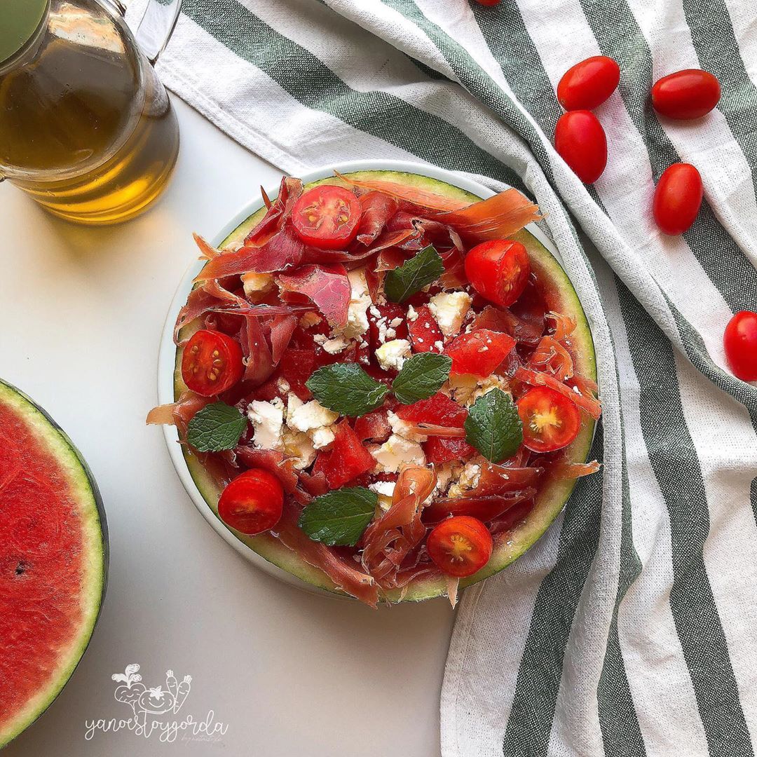 ensalada de sandía, jamón y queso de cabra