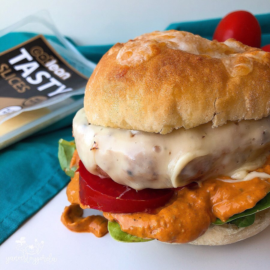 hamburguesa de pavo con queso + pan sin horno