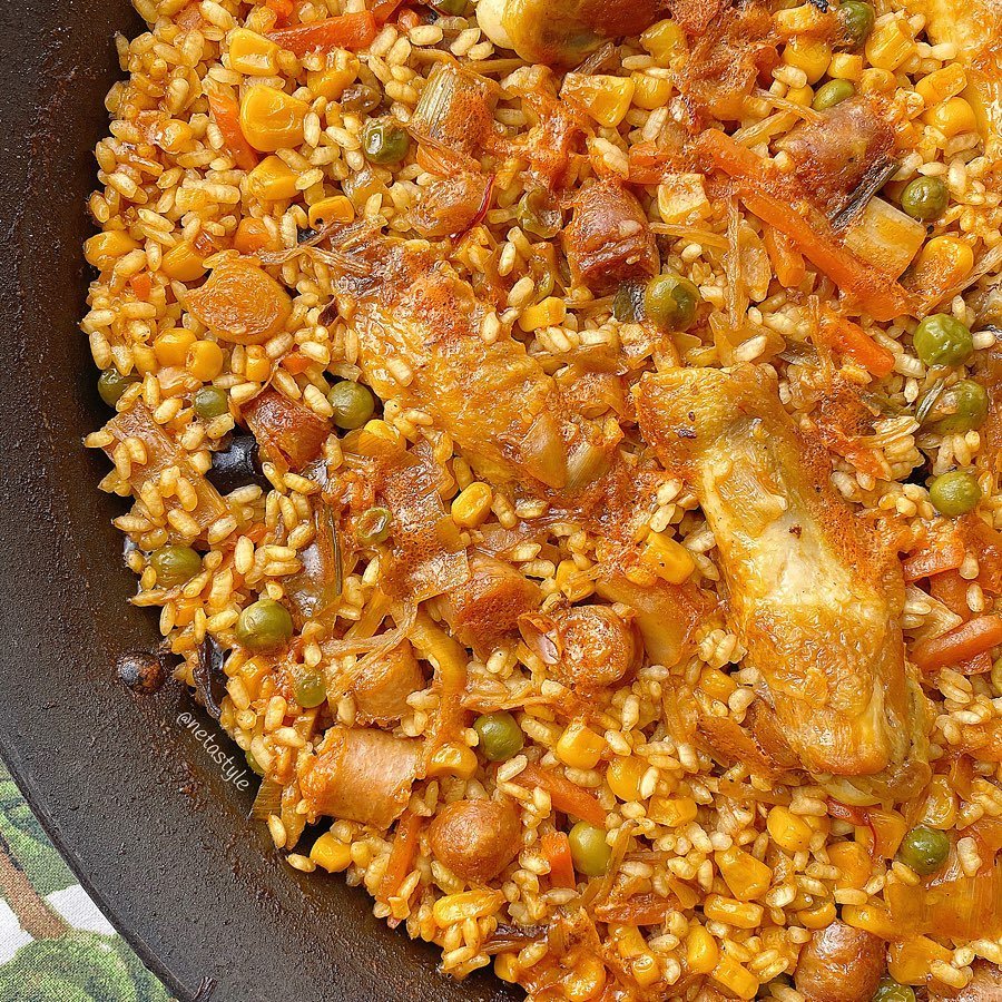 ARROZ CON POLLO, SALCHICHAS Y VERDURAS