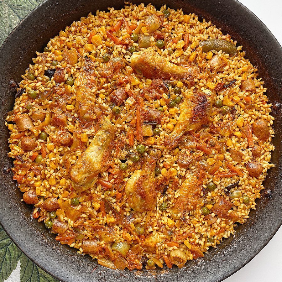 ARROZ CON POLLO, SALCHICHAS Y VERDURAS