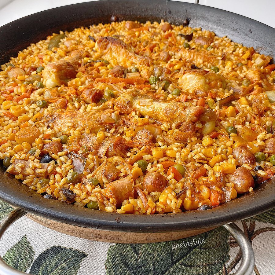 ARROZ CON POLLO, SALCHICHAS Y VERDURAS