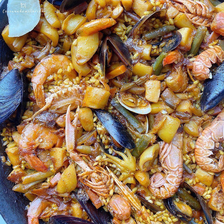 arroz con frutos del mar y verduras