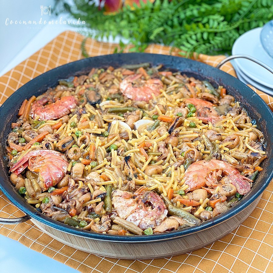 fideos a la cazuela con verduras y marisco