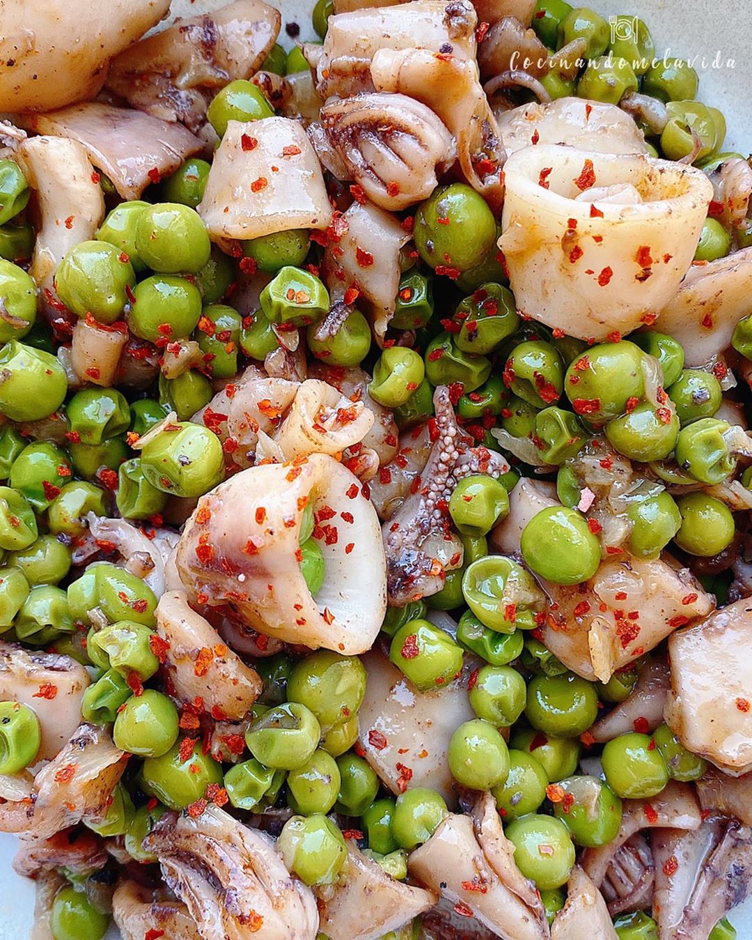 calamares con guisantes