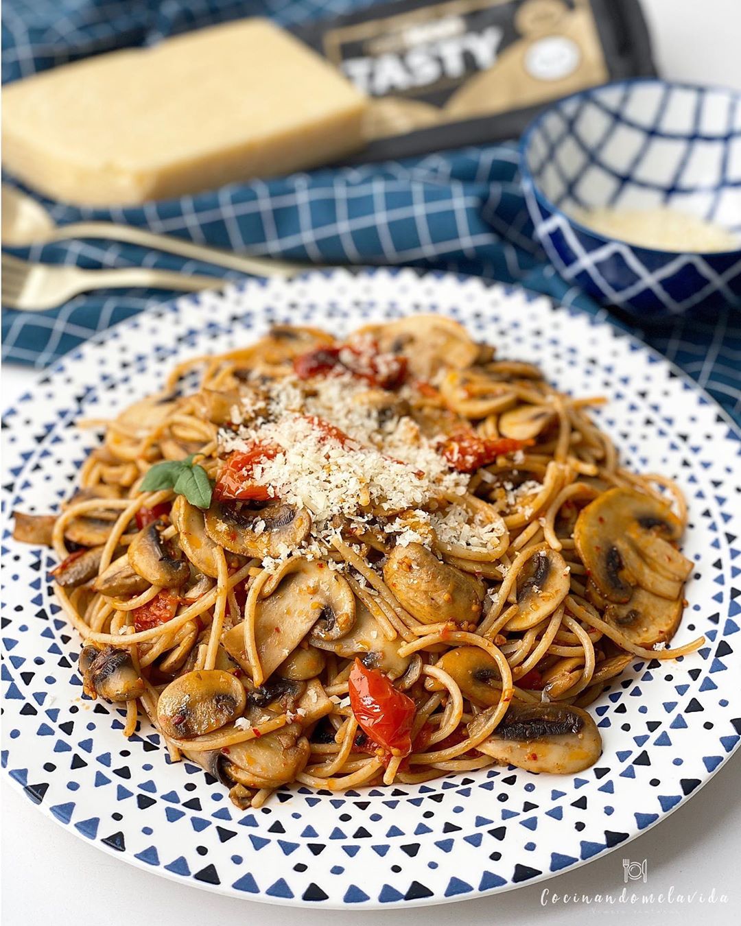 ESPAGUETIS CON CHAMPIÑONES Y TOMATITOS ASADOS