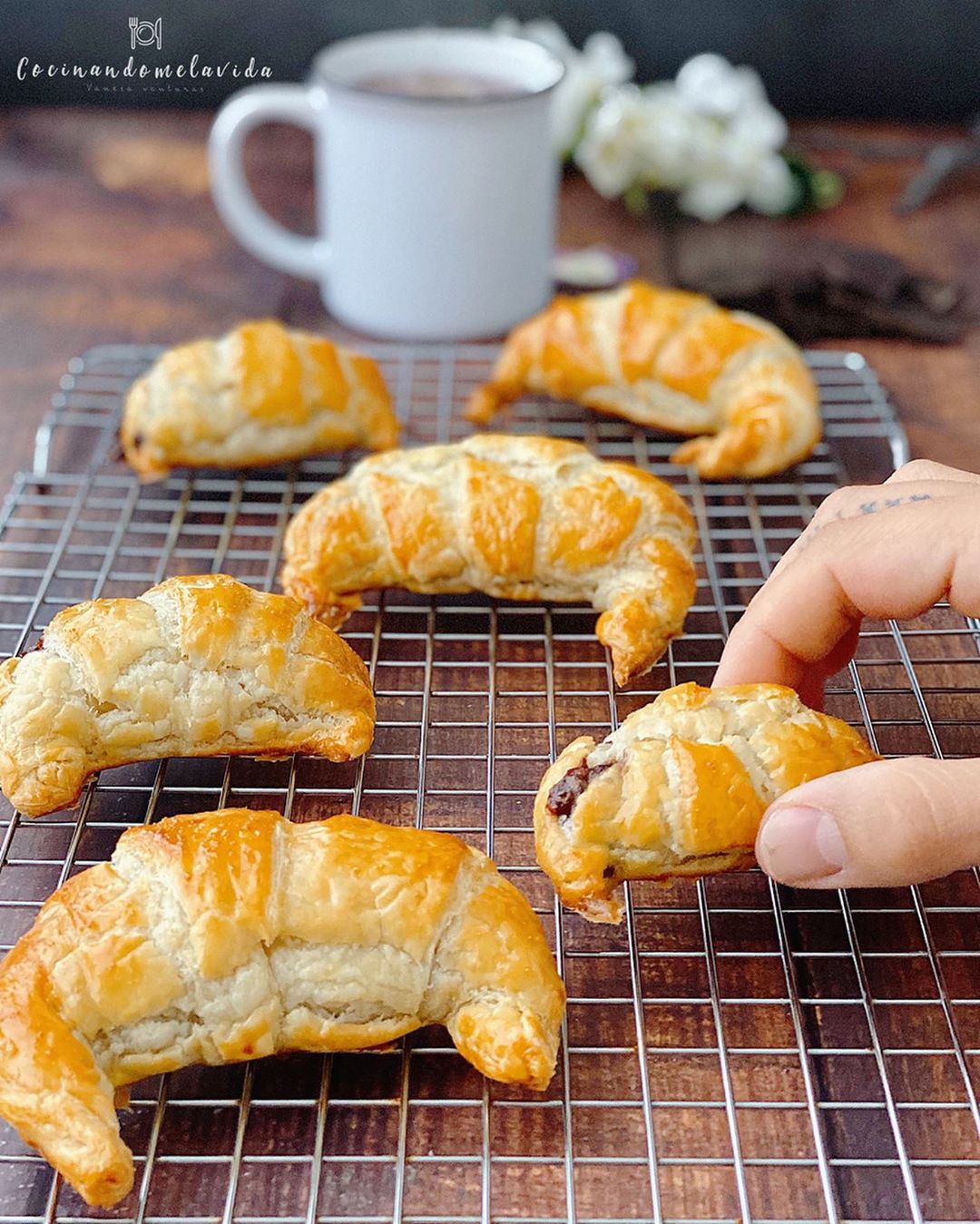 cruasanes rellenos de crema de avellanas y chocolate